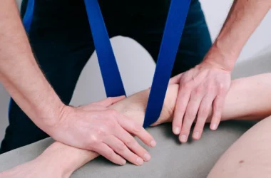 Elleboogklachten: oorzaken, behandeling en herstel
